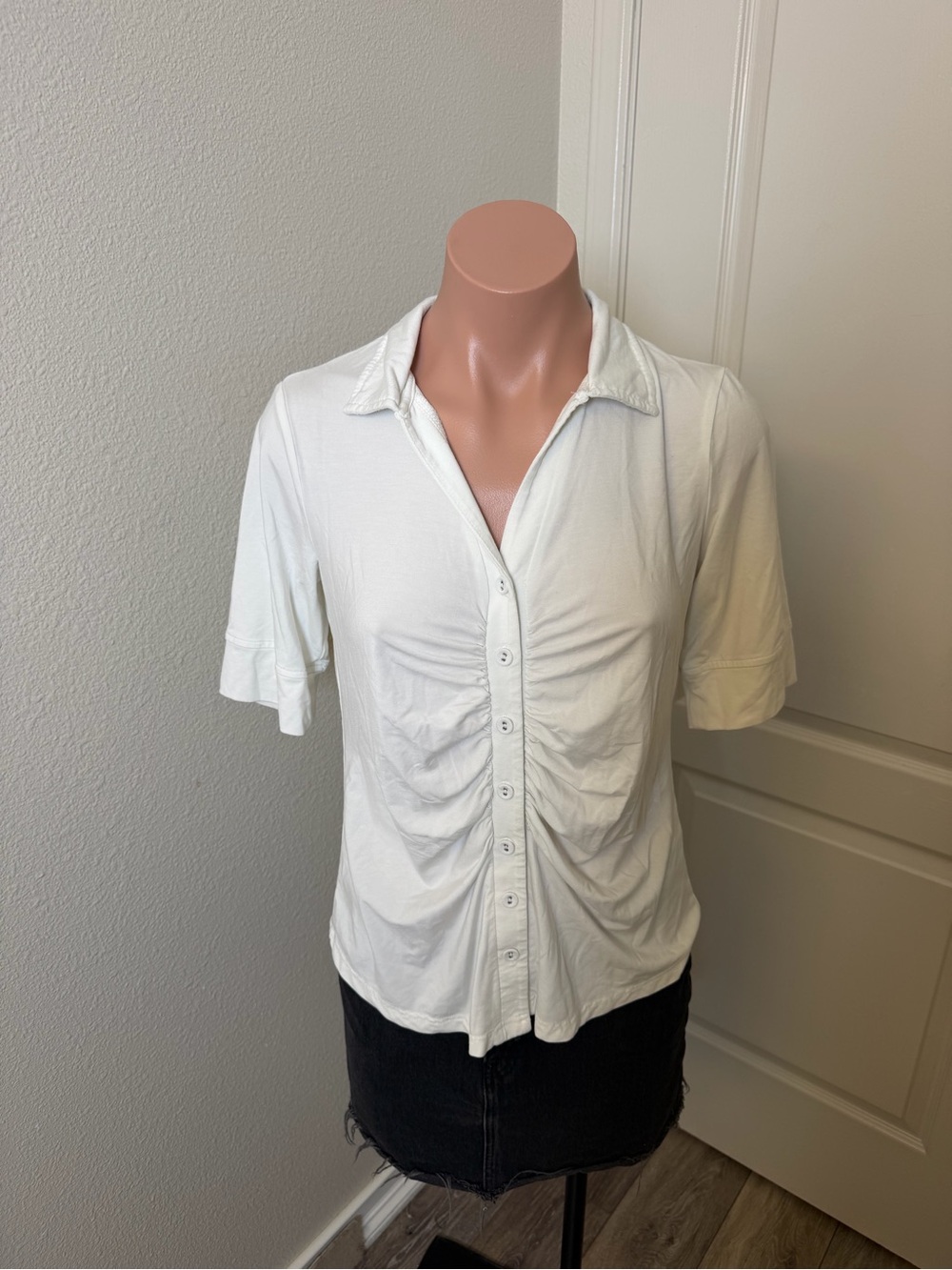 Modern Works White Short-Sleeve Button Front Ruched Polo Top